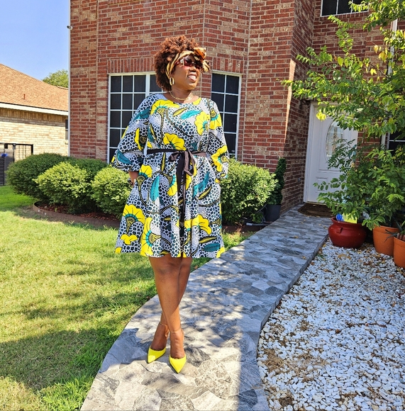 DRESSES - Picture 2 of 7